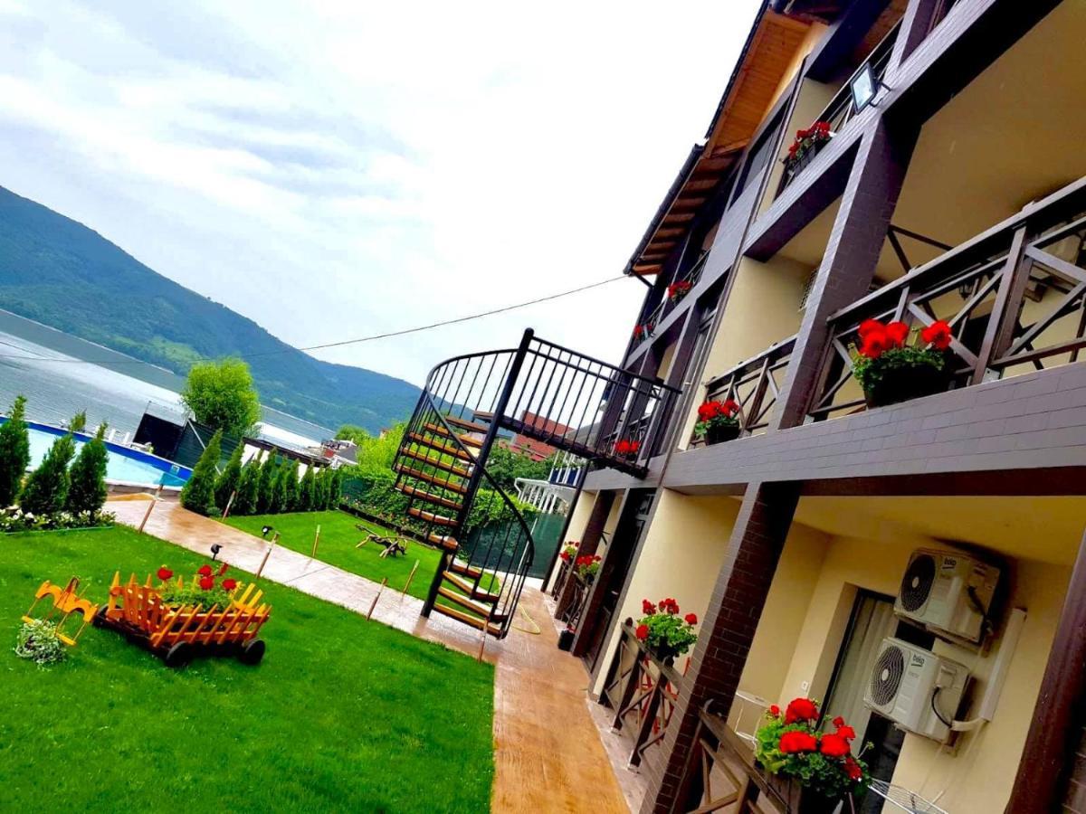 Hotel Mustaciosul Dunarii à Ieşelniţa Extérieur photo