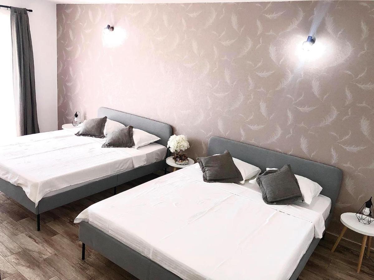 Hotel Mustaciosul Dunarii à Ieşelniţa Extérieur photo