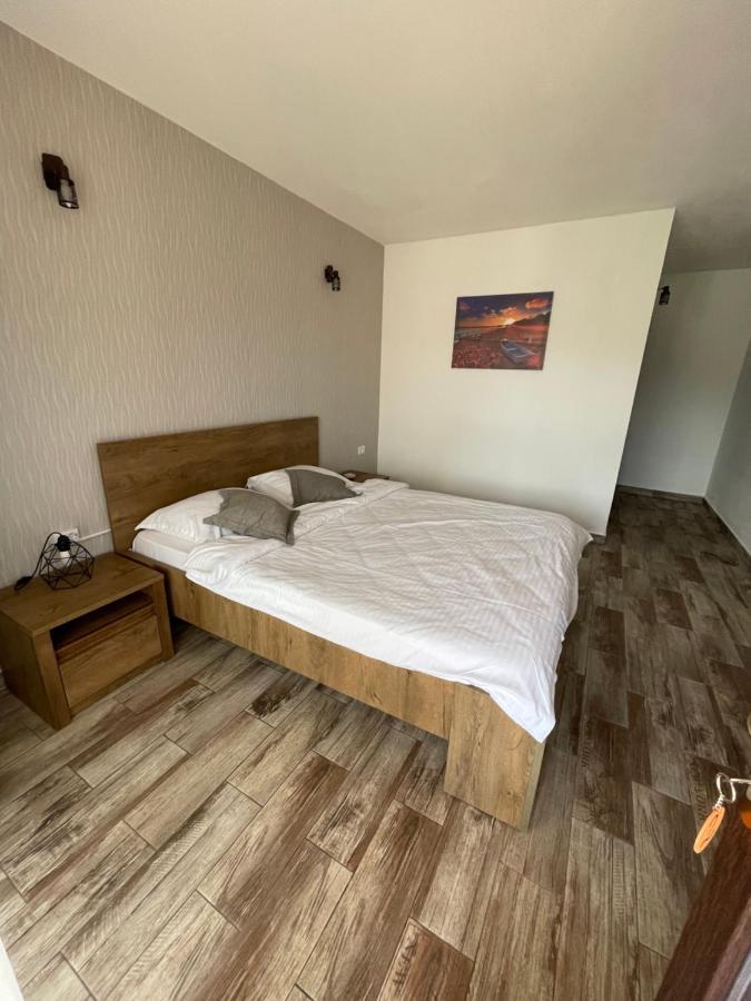 Hotel Mustaciosul Dunarii à Ieşelniţa Extérieur photo