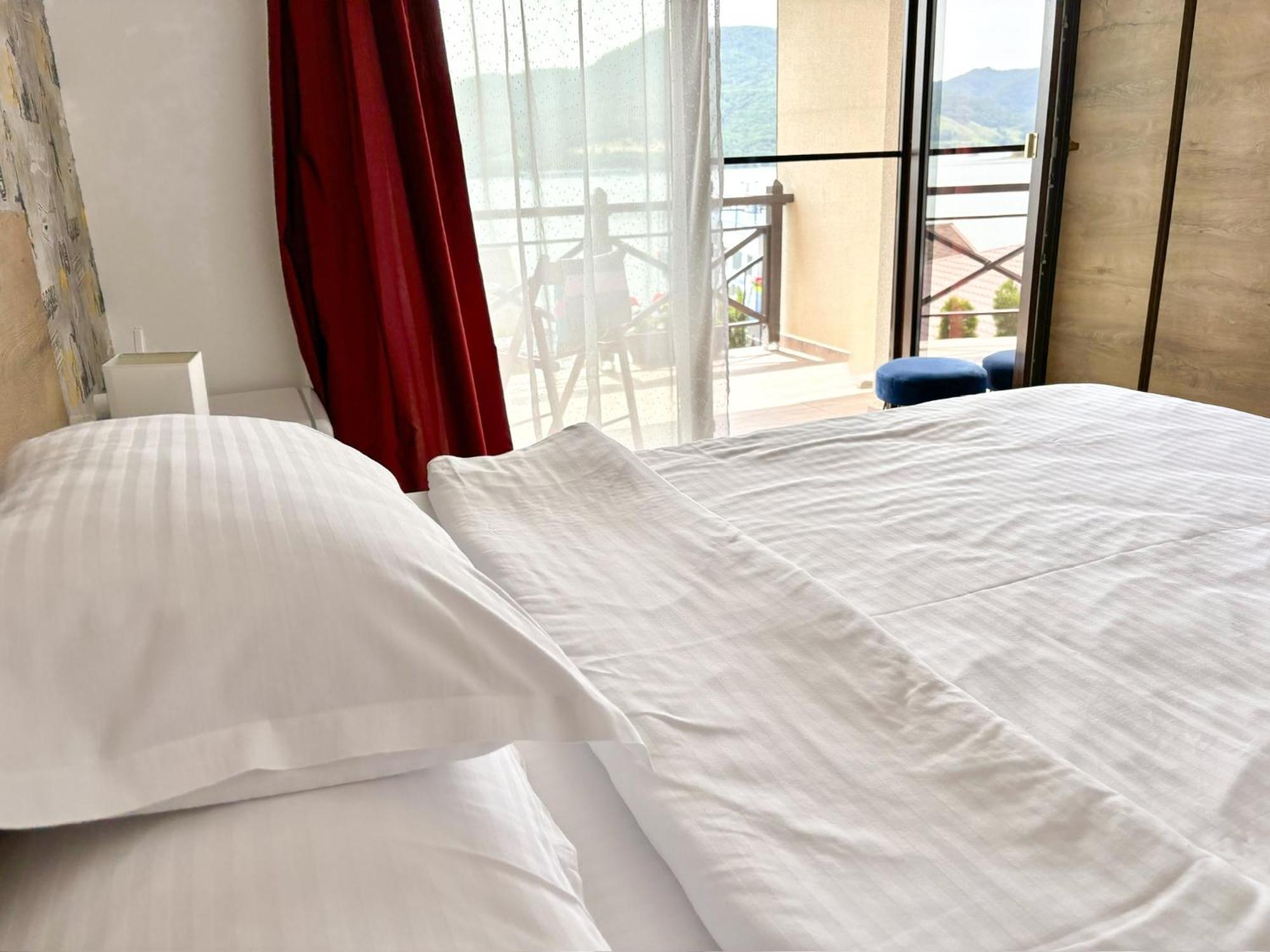 Hotel Mustaciosul Dunarii à Ieşelniţa Extérieur photo