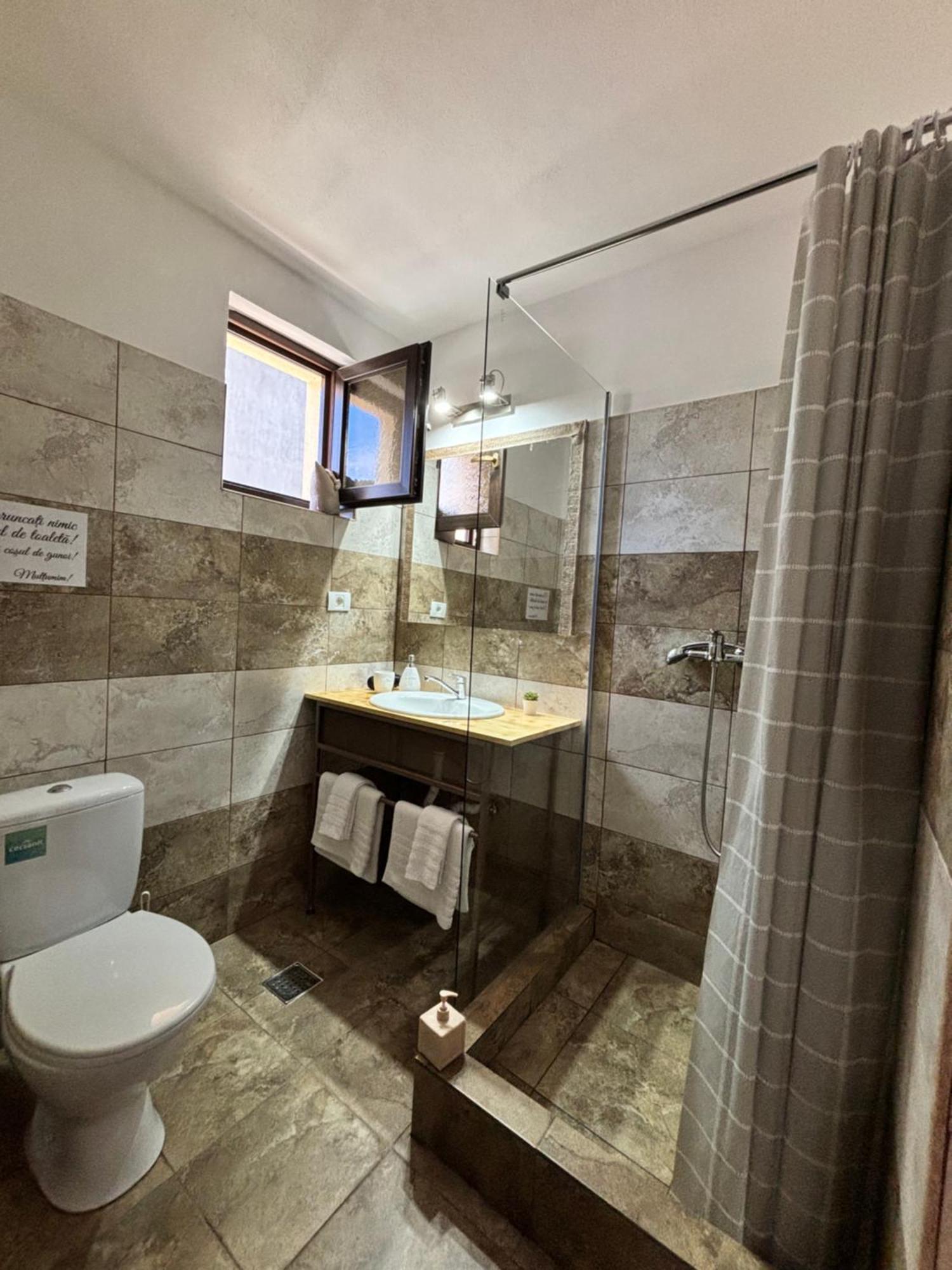 Hotel Mustaciosul Dunarii à Ieşelniţa Extérieur photo